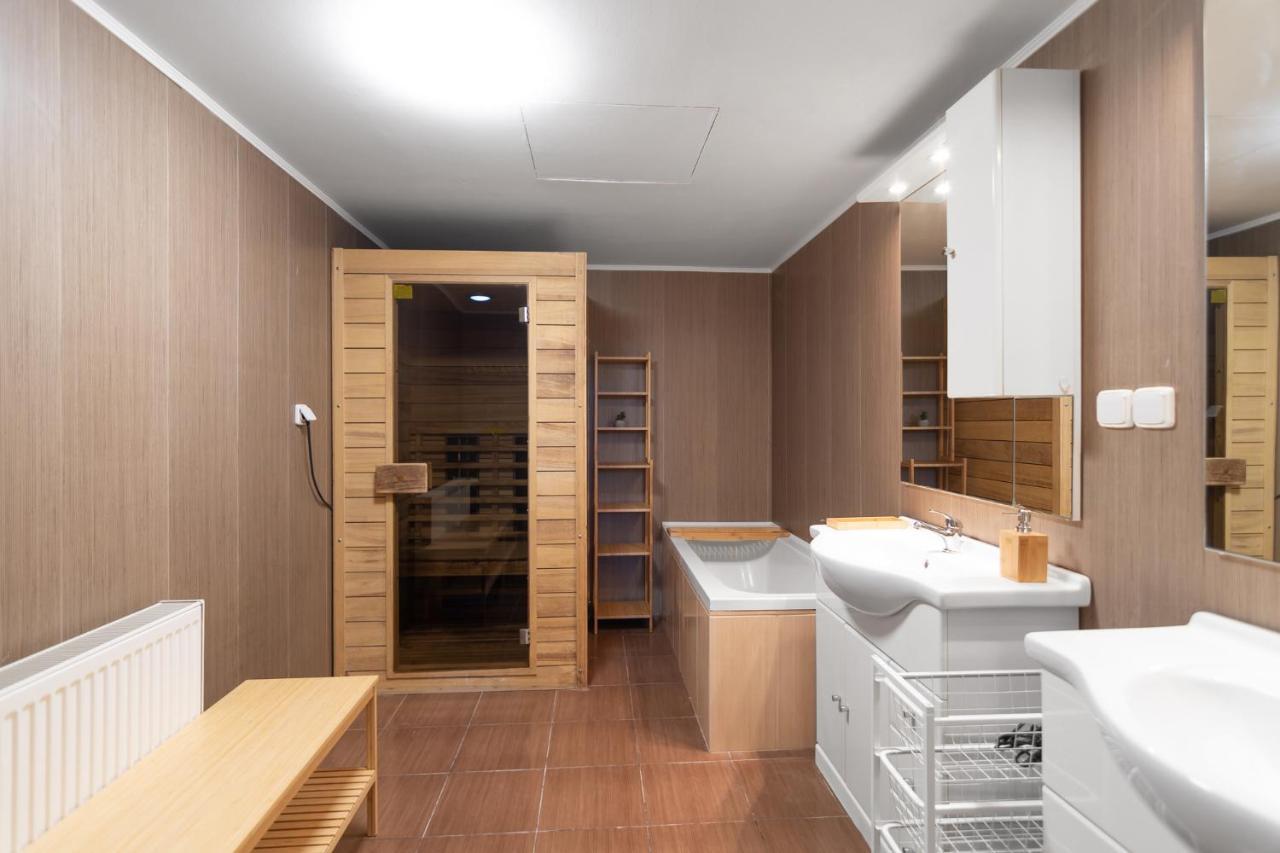 The Bookhouse, 5-Bedroom Residence By Prague Castle Экстерьер фото