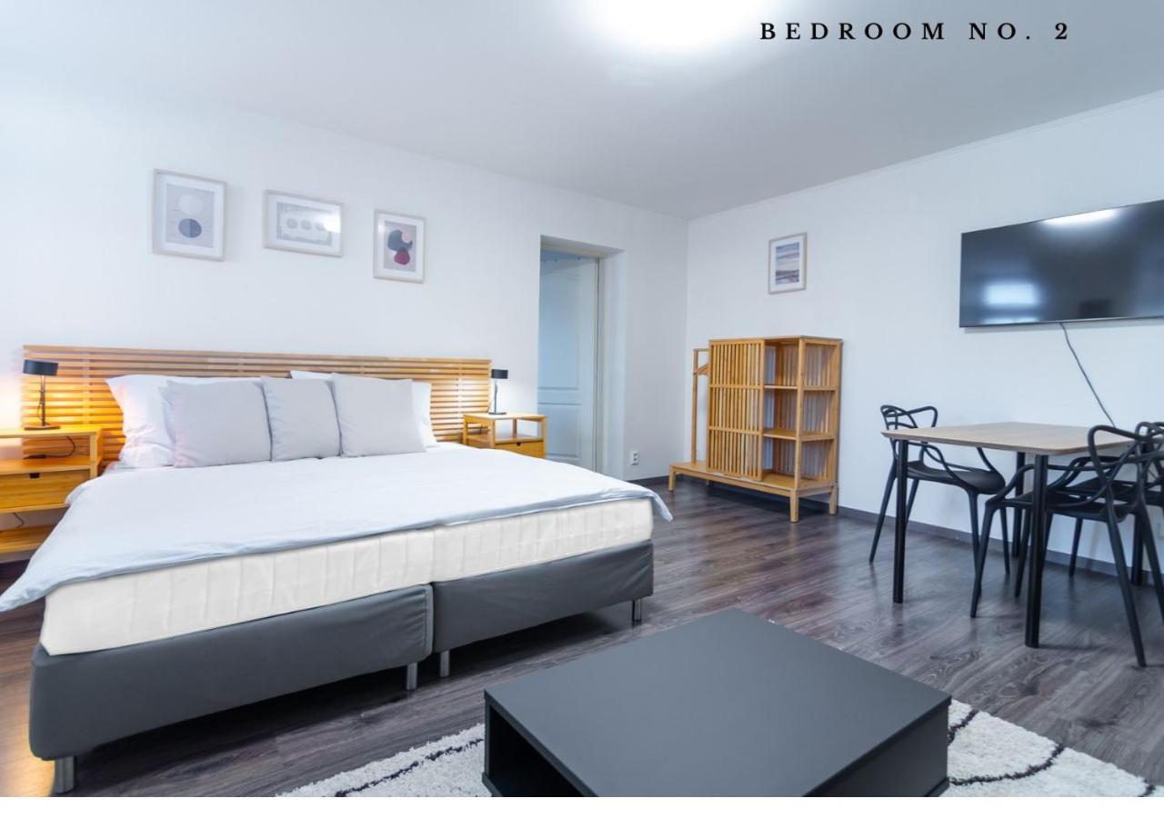 The Bookhouse, 5-Bedroom Residence By Prague Castle Экстерьер фото