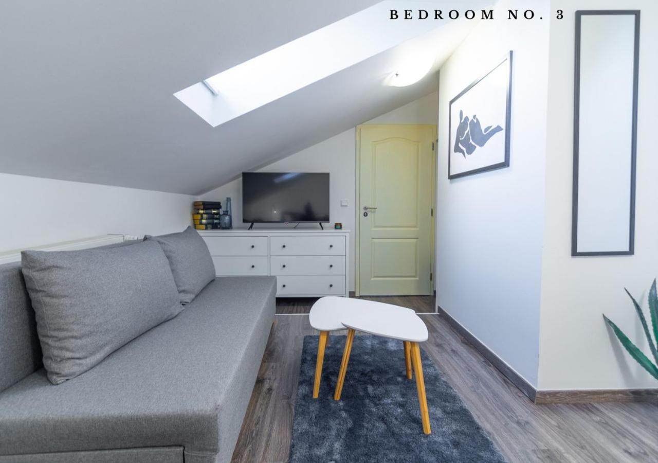 The Bookhouse, 5-Bedroom Residence By Prague Castle Экстерьер фото