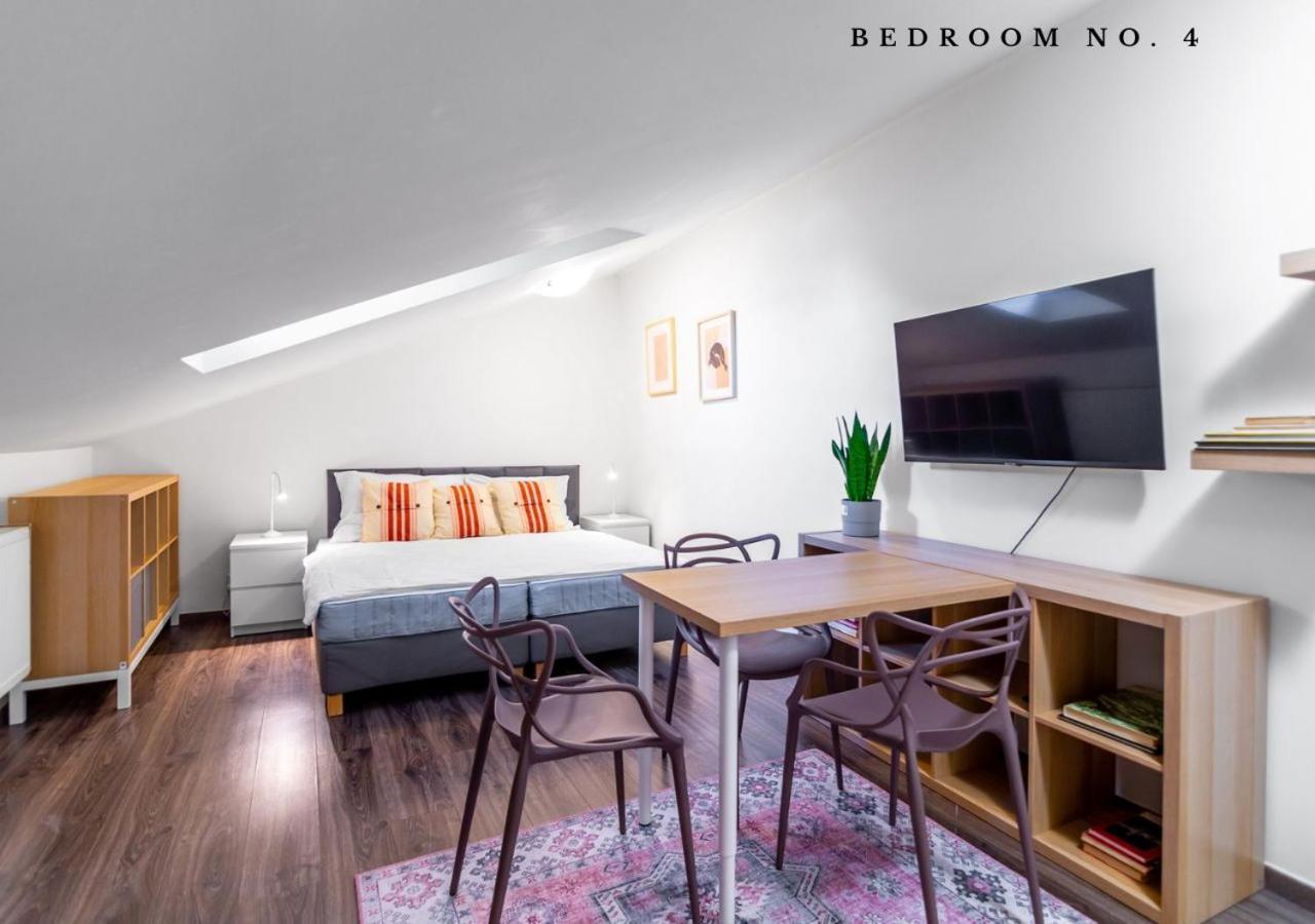 The Bookhouse, 5-Bedroom Residence By Prague Castle Экстерьер фото